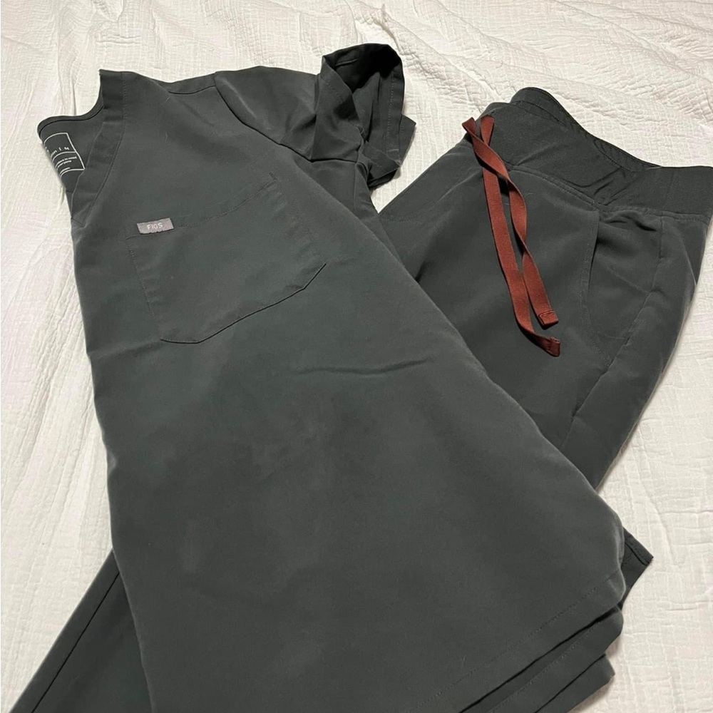 FIGS LIMITED EDITION SCRUB SET